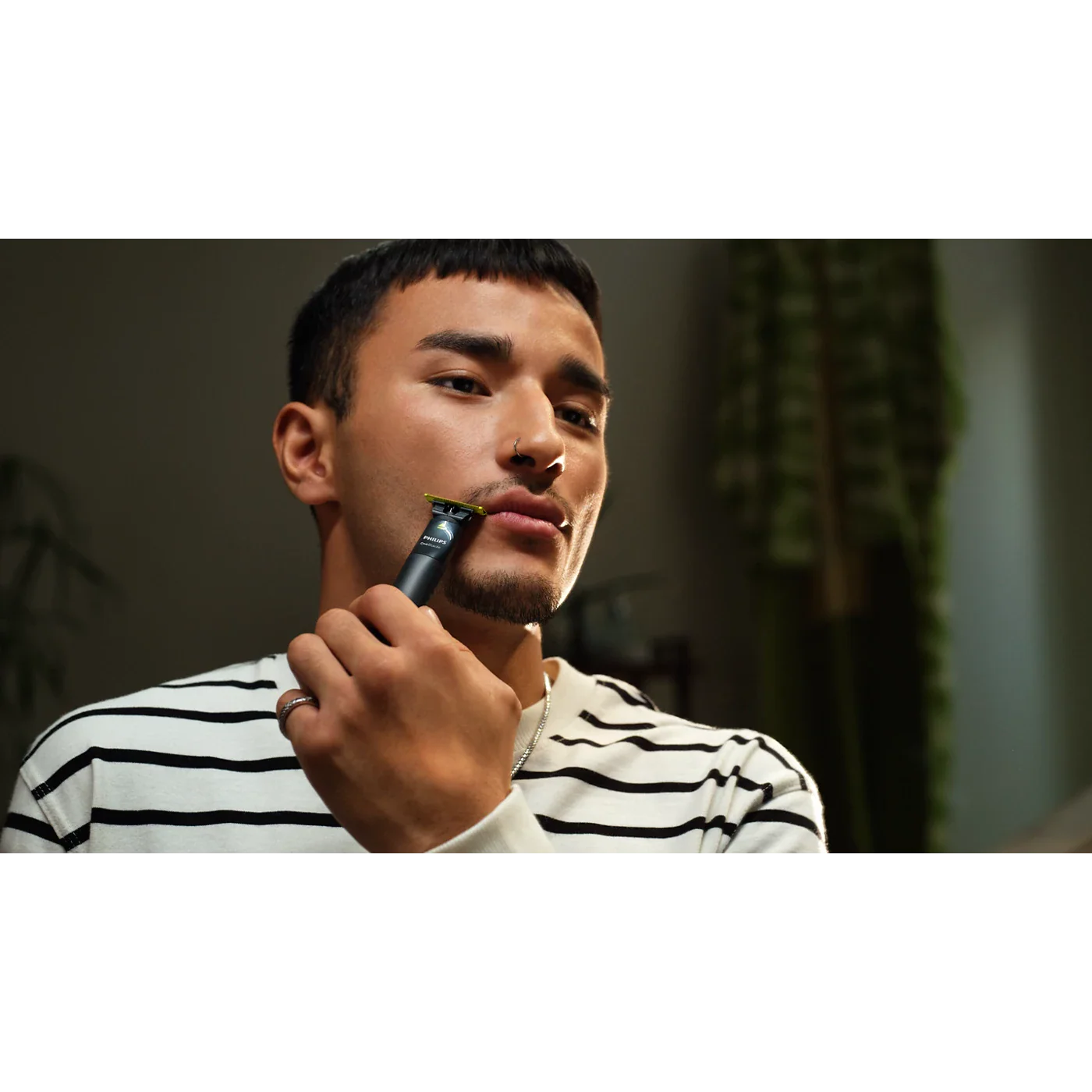 Philips OneBlade QP1624/10 ماكينة حلاقة وتشذيب كهربائية هجينة - للوجه والجسم