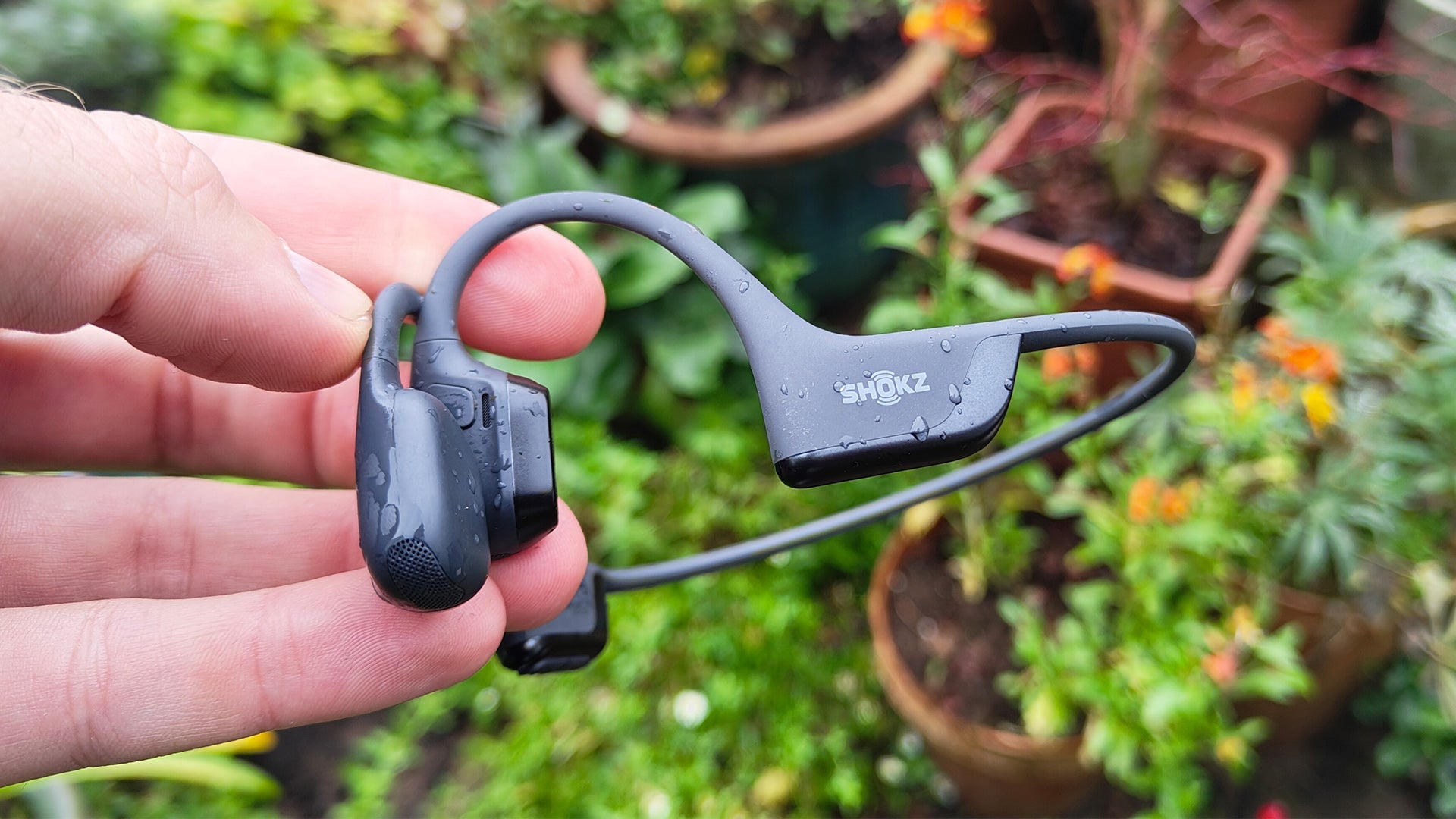 سماعات الرأس الرياضية Shokz OpenRun Pro 2 — بتقنية التوصيل العظمي وميزة الأداء الصوتي المحسّن